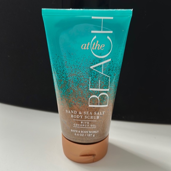 NWT “at the beach” Bath & Body Works Sand &Sea Salt Body Scrub with coconut oil - Picture 1 of 5